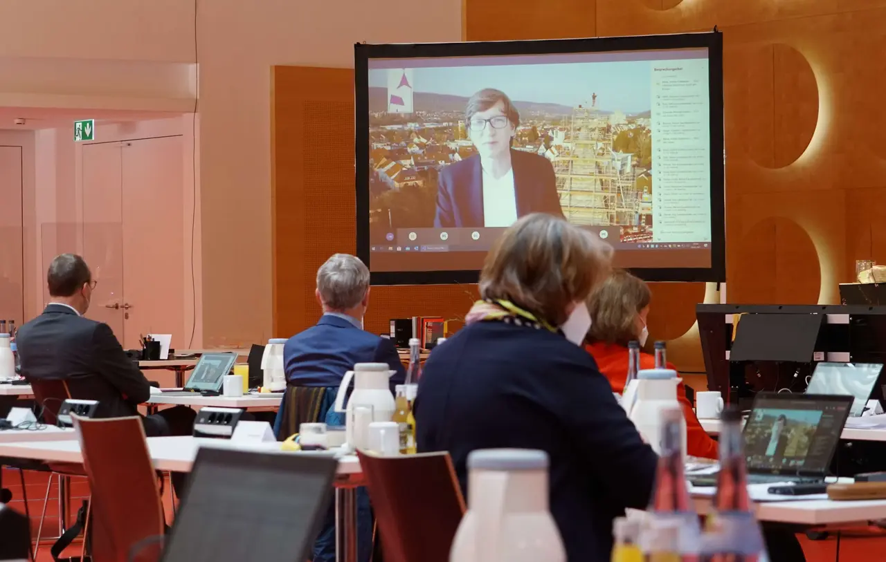 Zum Auftakt des zweiten Tags der Frühjahrssynode hat der Synodale Michael Schneider in seiner digital übertragenen Andacht über persönliche Inseln und Toleranz gesprochen.