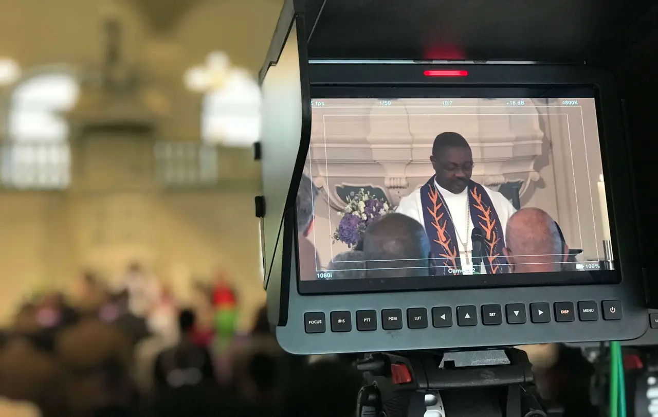 Ernst//Gamxamub, Bischof der Evangelisch Lutherischen Kirche in der Republik Namibia, im Gedenkgottesdienst zur Übergabe von Gebeinen an Namibia