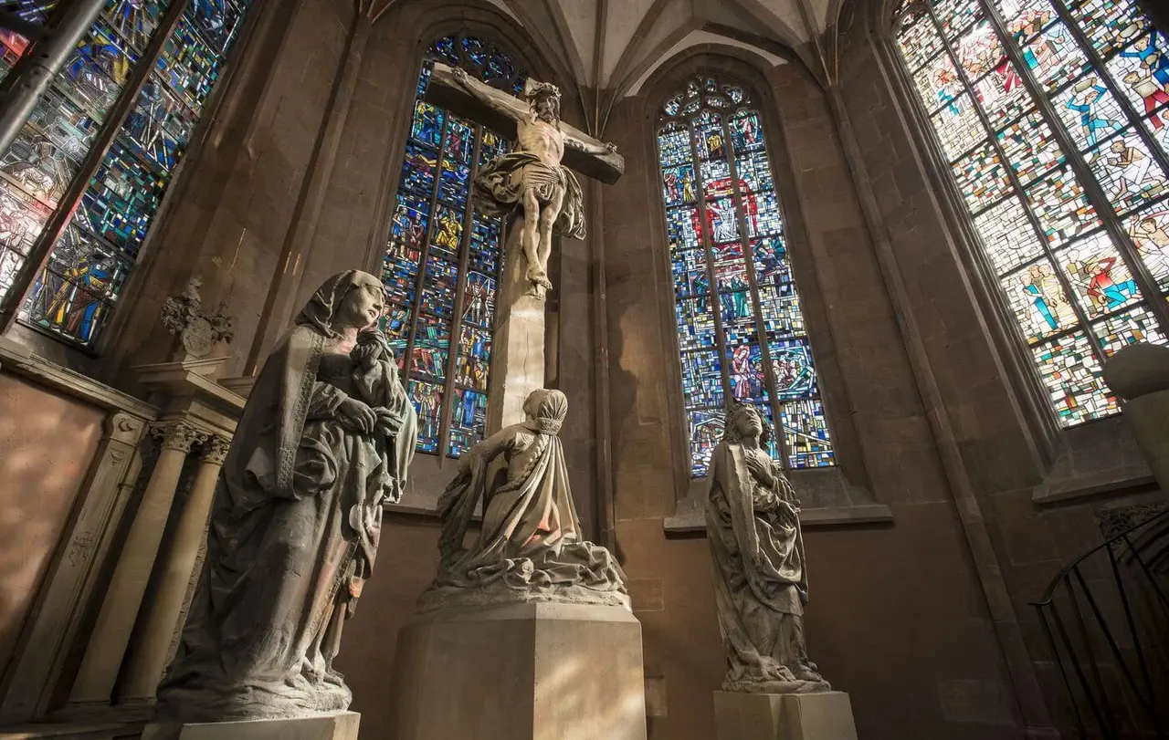 Als Pfarrer an der Stuttgarter Hospitalkirche baute Martin Klumpp das Evangelische Bildungszentrum Hospitalhof auf und machte es zu einem liberalen Forum für theologische, psychologische und gesellschaftliche Fragen.