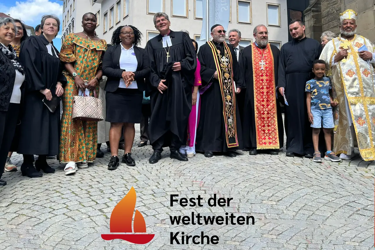 Einige leitende Geistliche bei einem früheren Tag der weltweiten Kirche (Archivbild). 5. von links: Landesbischof Ernst-Wilhelm Gohl