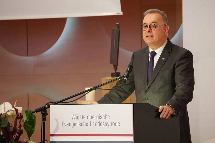 Landesbischof Dr. h. c. Frank Otfried July.