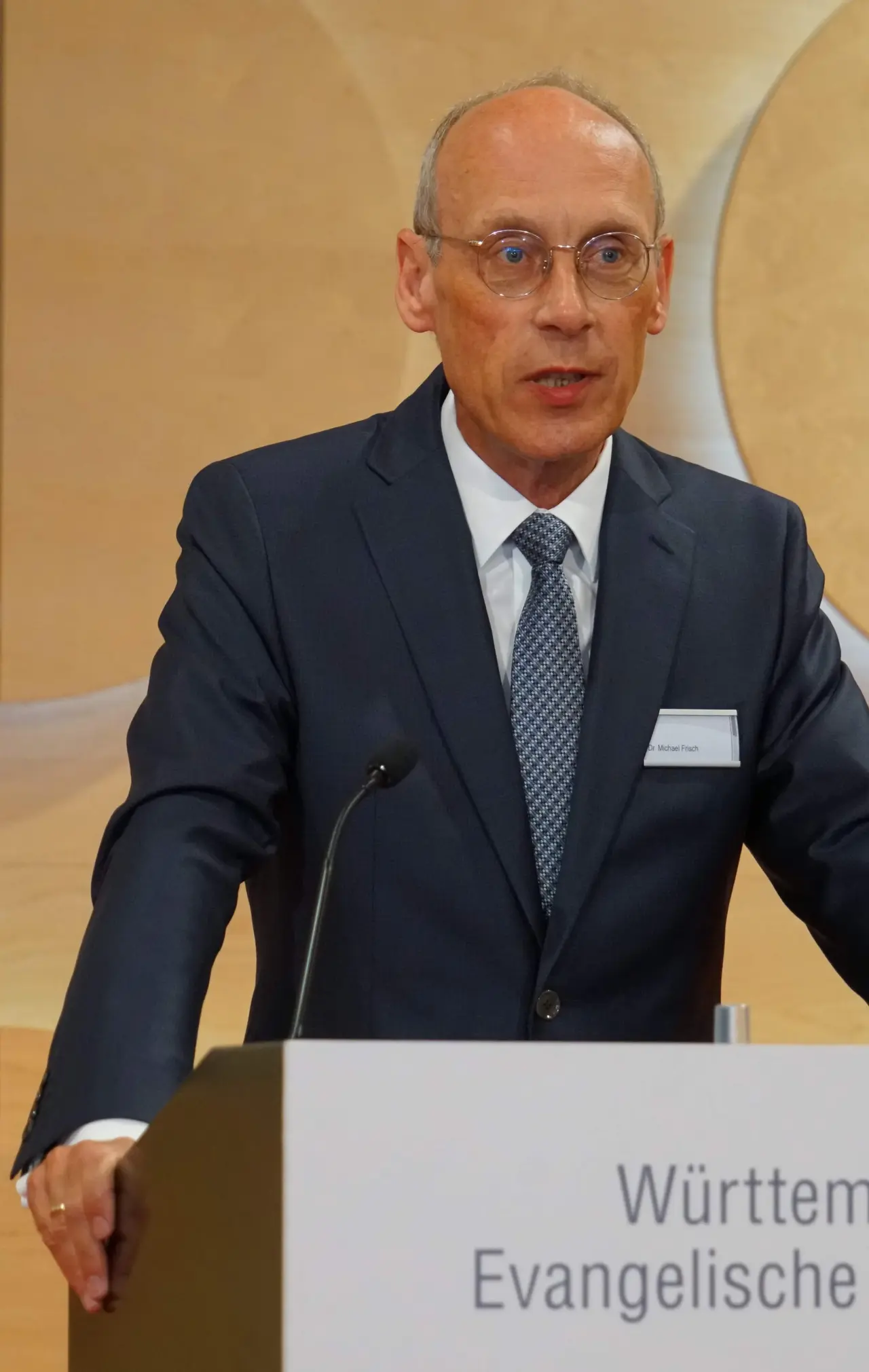 Rechtsdezernent Oberkirchenrat Dr. Michael Frisch