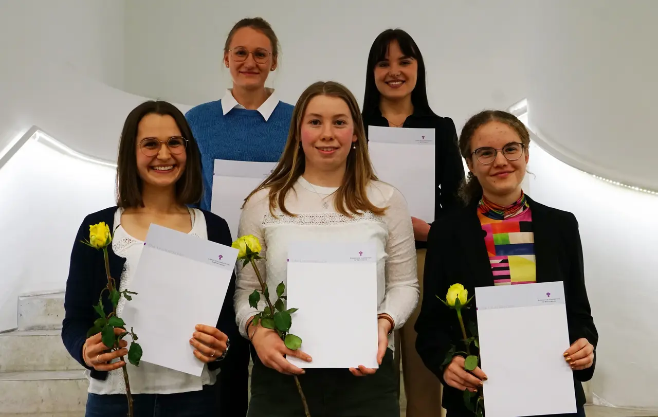 Fünf der sechs Gewinnerinnen - hinten: Jette Eberle, Janina Lenz, vorne: Johanna Wunsch, Tara Grosser, Julia Fauser