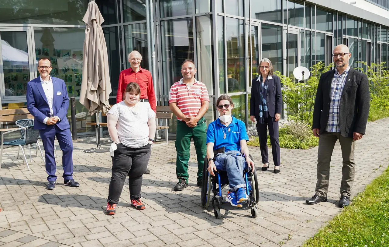 Bei der Pressekonferenz zur Eröffnung der Woche der Diakonie dabei (v.l.n.r): Stefan Wegner, Leonie Haußner, Friedhelm Nachtigal, Ismail Ay, Marcel Weller, Oberkirchenrätin Dr. Annette Noller, Rainer Bauer.