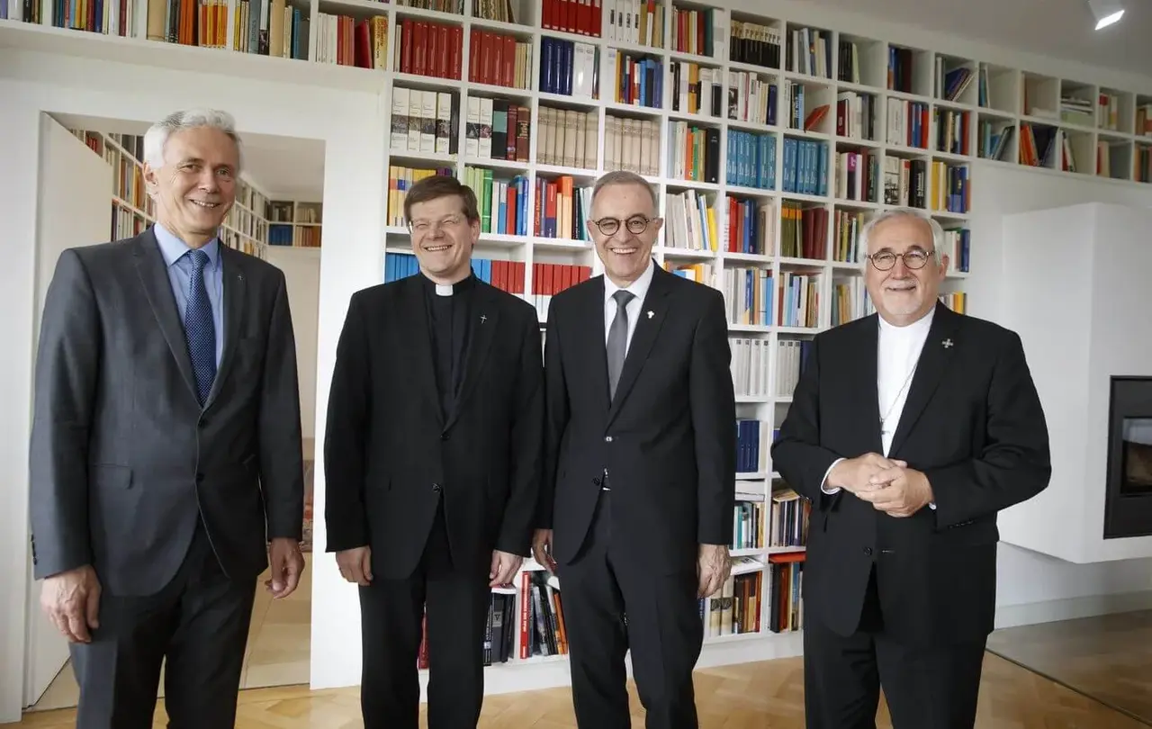 Bischöfe 4K Landesbischof Jochen Cornelius-Bundschuh (Ev. Landeskirche in Baden), Erzbischof Stephan Burger (Erzbistum Freiburg), Landesbischof Frank Otfried July (Ev. Landeskirche in Württemberg) sowie Bischof Gebhard Fürst (Diözese Rottenburg-Stuttgart) (vlnr, Archiv-Foto)