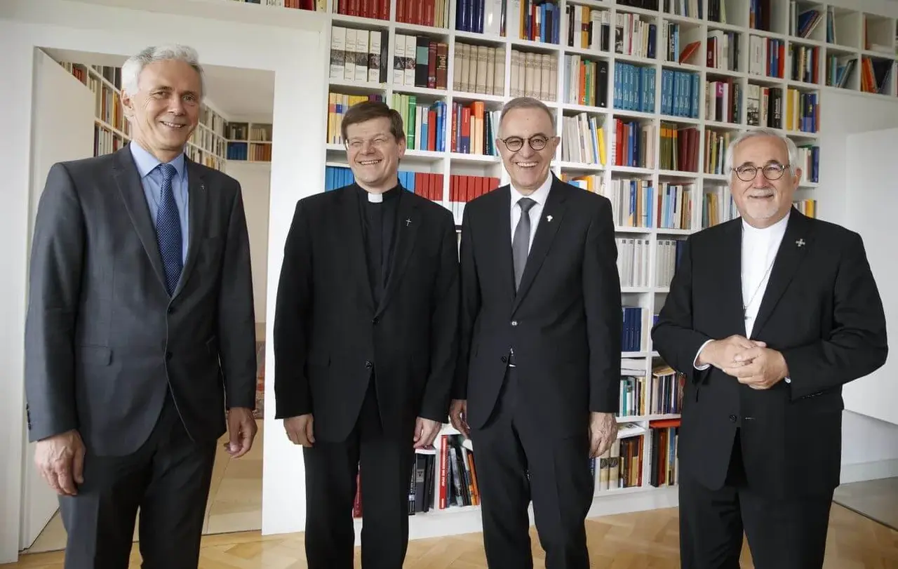 Landesbischof Jochen Cornelius-Bundschuh (Ev. Landeskirche in Baden), Erzbischof Stephan Burger (Erzbistum Freiburg), Landesbischof Frank Otfried July (Ev. Landeskirche in Württemberg) sowie  Bischof Gebhard Fürst (Diözese Rottenburg-Stuttgart) (vlnr, Archiv-Foto)