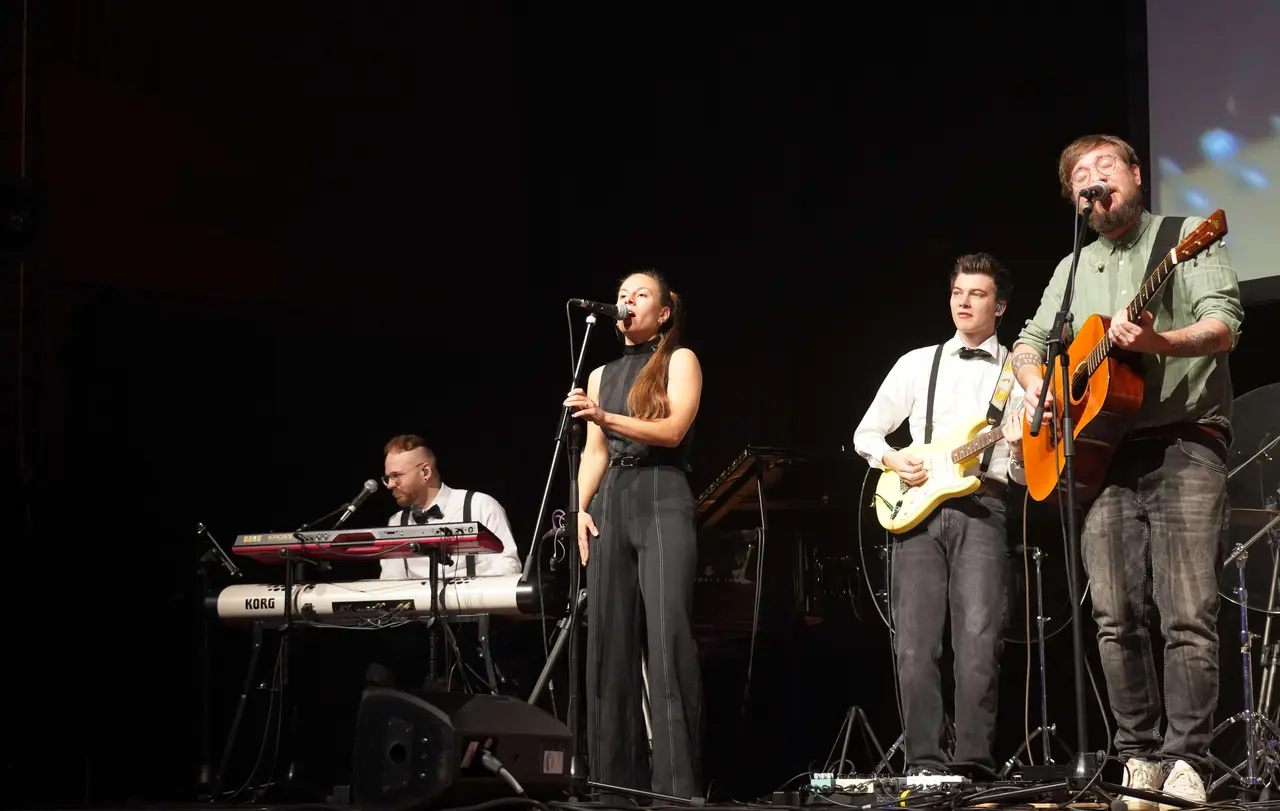 Martin Mohns (rechts im Bild) mit Band beim Innovationstag.