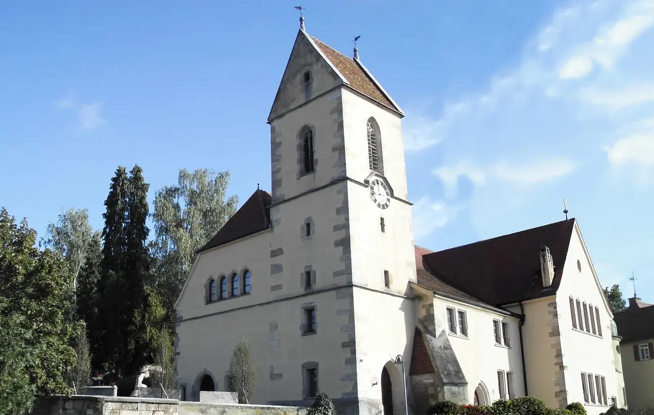 Die Adresse der Mauritiuskirche in Reichenbach an der Fils lautet seit dem Jahr 2003 Theodor-Dipper-Platz 1.